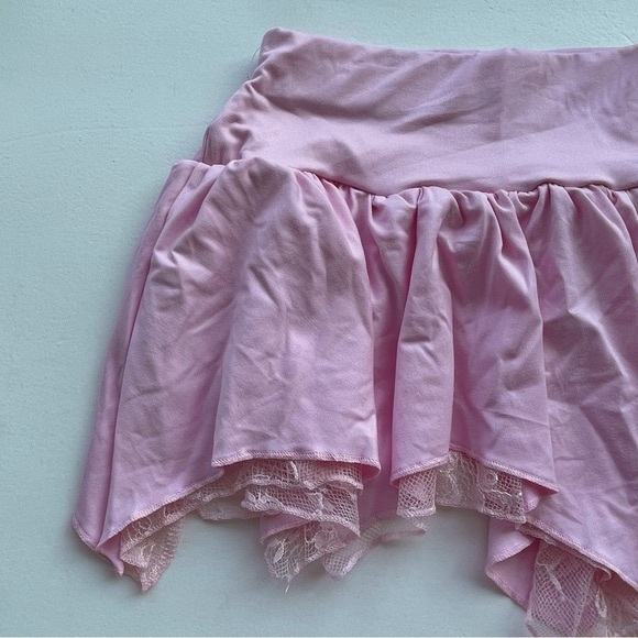 Y2K Light pink asymmetrical lace trim mini skirt - Picture 4 of 11